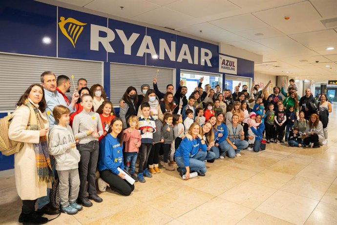Pequeño Deseo y Ryanair celebran 10 años de colaboración con un viaje a Disneyland París para familias de la fundación