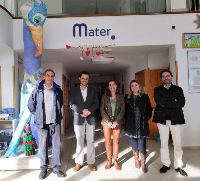 El conseller insular de Movilidad e Infraestructuras, Iván Sevillano, junto a miembros de su equipo y la directora de Relaciones Externas de la organización, Mónica Nebreda.