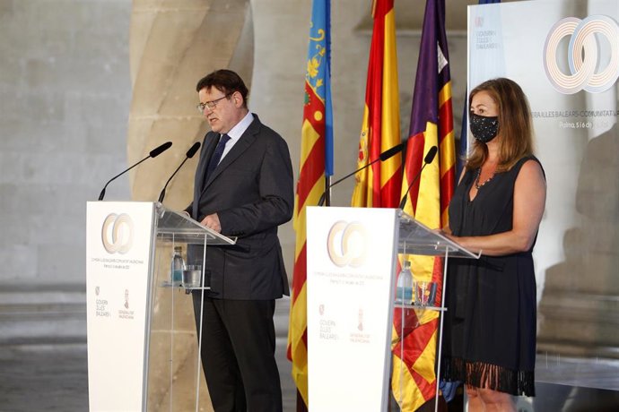 Archivo - (I-D) El presidente de la Generalitat, Ximo Puig, y la presidenta balear, Francina Armengol.