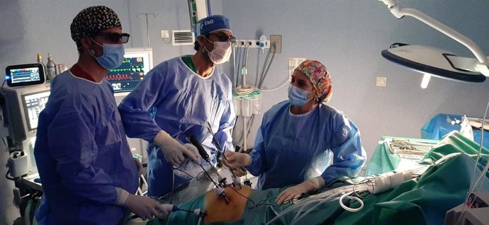 El urólogo Miguel Efrén Jiménez en una intervención.