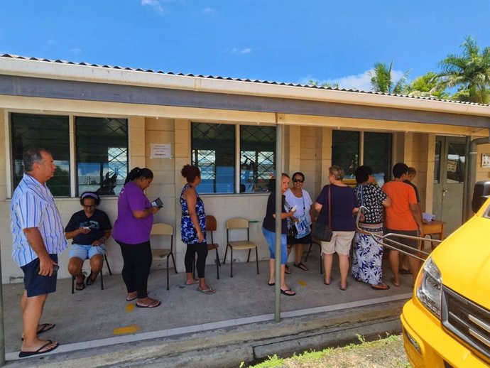 Votantes acuden a las urnas en las elecciones en Fiji