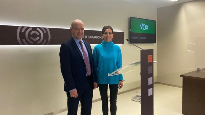 El portavoz de VOX, Santiago Morón, y la diputada Marta Fernández