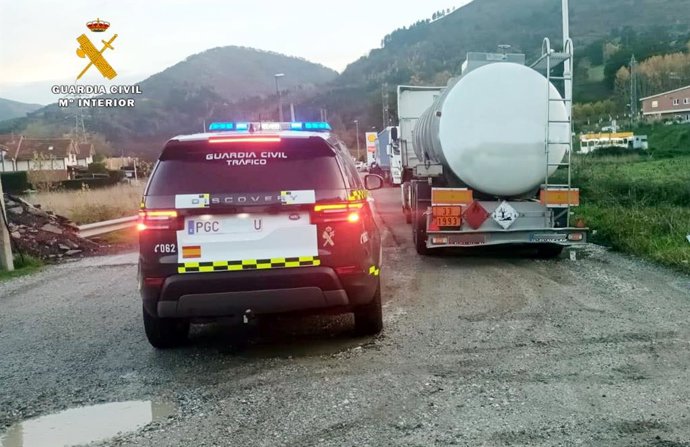 Rdo. Nota De Prensa (La Guardia Civil Denuncia Al Conductor De Un Camión Con Mercancías Peligrosas Por Conducir Bajo La Influencia De Drogas)
