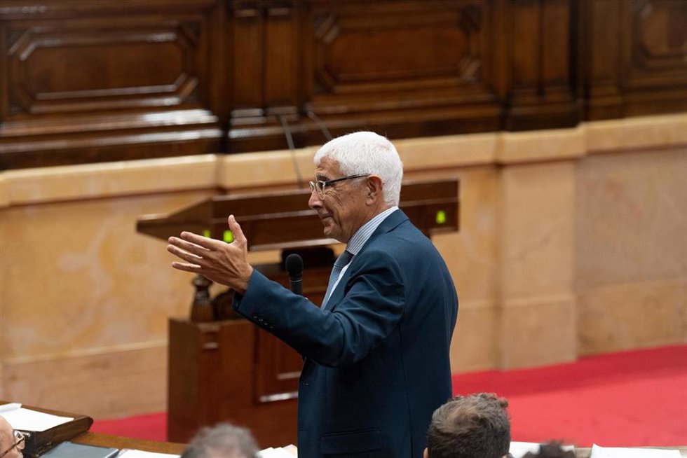 Archivo - El conseller de Salud, Manel Balcells, interviene durante una sesión de control del Govern en el Pleno del Parlament, a 9 de noviembre de 2022, en Barcelona, Cataluña (España). Aragons y los consellers afrontan la sesión de control, en la que