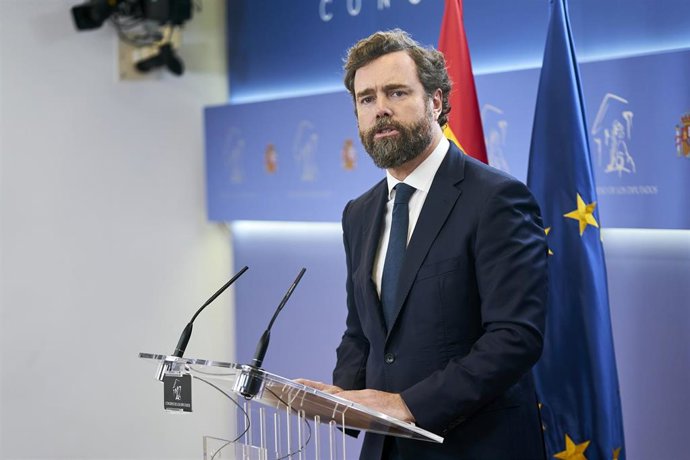 El portavoz parlamentaria de Vox en el Congreso, Iván Espinosa de los Monteros, durante una rueda de prensa posterior a la Junta de Portavoces, en el Congreso de los Diputados, a 13 de diciembre de 2022, en Madrid (España).