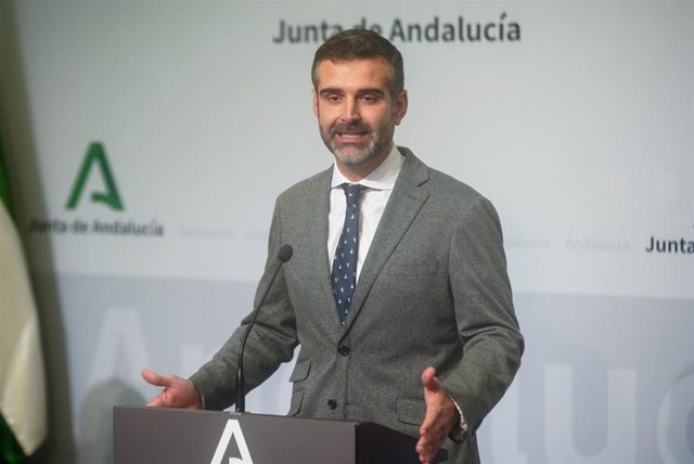 l consejero de Sostenibilidad, Medio Ambiente y Economía Azul y portavoz del Gobierno, Ramón Fernández-Pacheco, durante la rueda de prensa posterior al Consejo de Gobierno de la Junta de Andalucía,  a 13 de diciembre de 2022, en Sevilla.