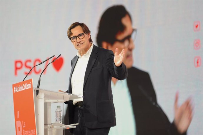 El líder del Partido Socialista de Cataluña (PSC), Salvador Illa, interviene en el acto de presentación de la candidatura de Collboni a la alcaldía de Barcelona por el PSC, en el Palacio de Congresos de Barcelona, a 11 de diciembre de 2022, en Barcelona