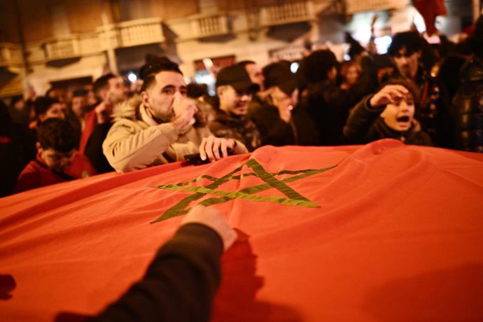 10 December 2022, Italy, Turin: Morocco fans celebrate their team's victory in the streets of Turin. Morocco have become the first African team to reach a World Cup semi-final after a 1-0 over Portugal in Qatar. Photo: Marco Alpozzi/LaPresse via ZUMA Pr