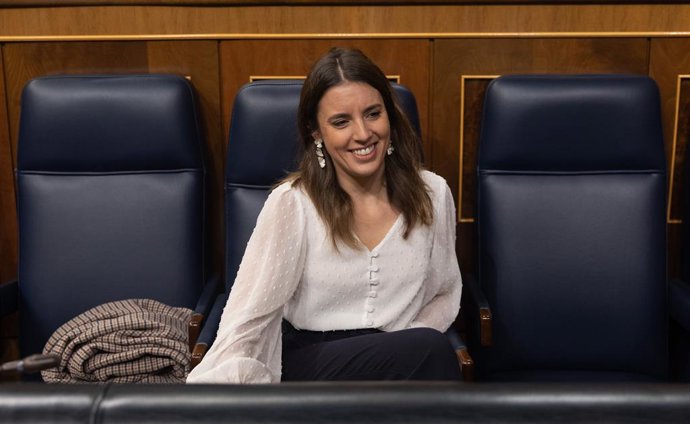 La ministra de Igualdad, Irene Montero, durante una sesión plenaria en el Congreso de los Diputados, a 14 de diciembre de 2022, en Madrid (España).