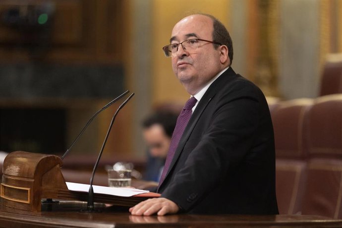 El ministro de Cultura y Deporte, Miquel Iceta, interviene durante una sesión plenaria en el Congreso de los Diputados.