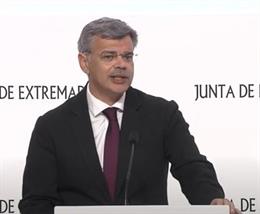 El portavoz de la Junta de Extremadura, Juan Antonio González, en rueda de prensa tras el Consejo de Gobierno autonómico