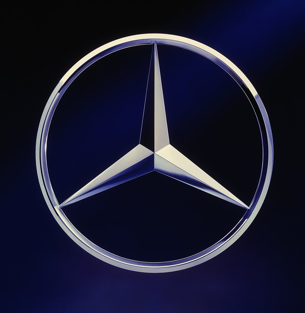 Archivo - Logotipo Mercedes-Benz