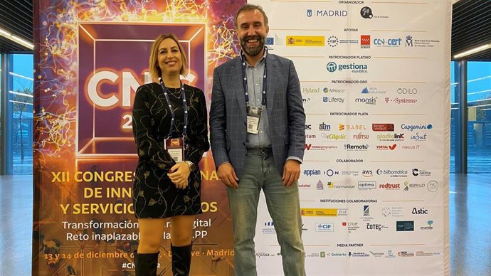 El portavoz del equipo de Gobierno, Alberto Pajares, y la concejala de Urbanismo, Susana Madera, en el XIII Congreso Nacional de Innovación y Servicios Públicos que se celebra estos días en Madrid.