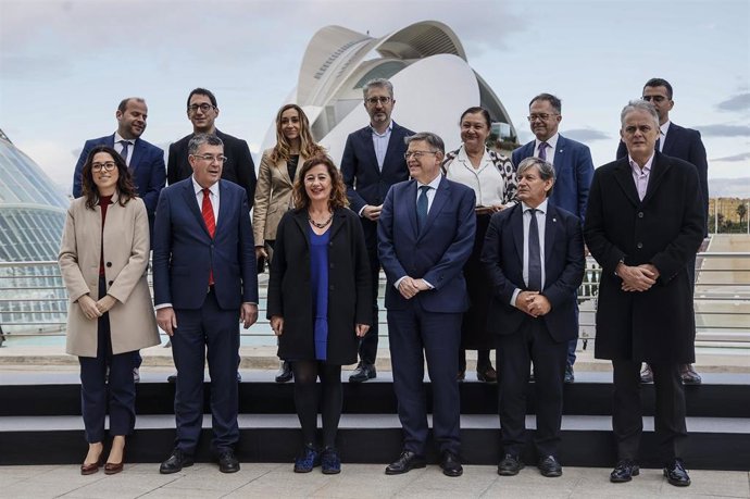 Representantes de los gobiernos valenciano y balear en la II Cimera Illes Balears - Comunitat Valenciana