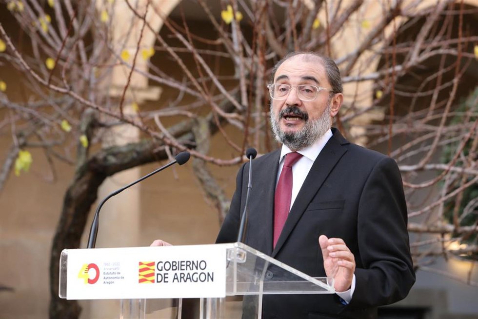 El presidente de Aragón, Javier Lambán, inaugura la exposición de artistas visuales De Territorios 5x50, en el Castillo Calatravos, a 14 de diciembre de 2022, en Alcañiz, Teruel, Aragón (España).  