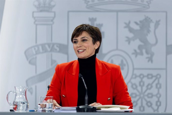 La ministra de Política Territorial y portavoz del Gobierno, Isabel Rodríguez, durante una rueda de prensa del Consejo de Ministros, en el Palacio de la Moncloa, a 13 de diciembre de 2022, en Madrid (España). 