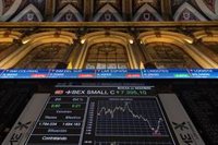 El Ibex 35 cede un 0,2% a media sesión con los inversores pendientes de la Fed