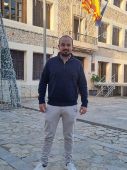 Candidato a alcalde de Consell, Biel Crespí, frente a la Corporación Municipal.