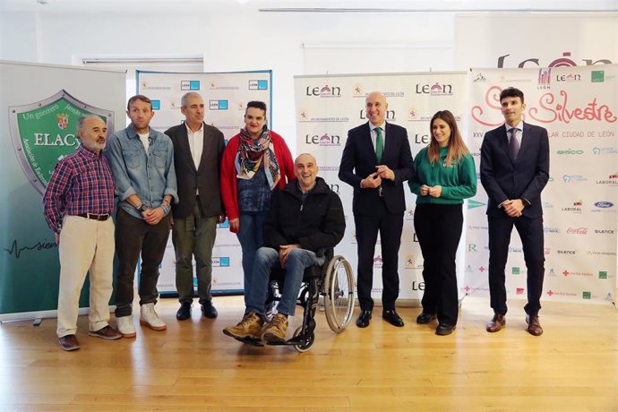 Imagen de la presentación de la San Silvestre de León, que en esta edición recaudará fondos para una asociación de personas afectadas por la ELA.