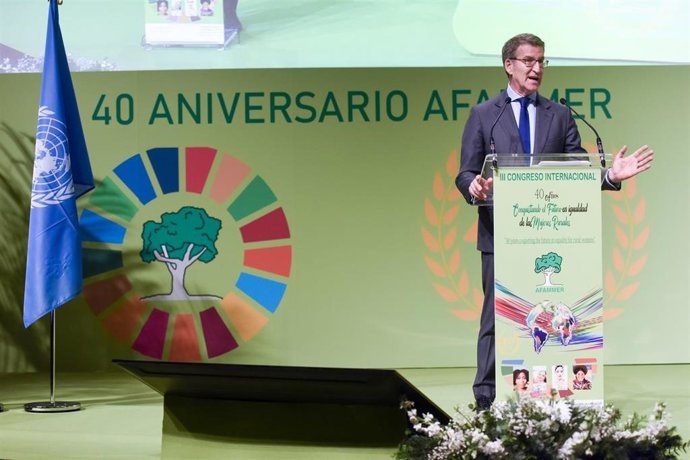 El presidente del Partido Popular, Alberto Núñez Feijóo, participa en el III Congreso Internacional de la Asociación de Familias y Mujeres del Medio Rural (AFAMMER), en el Hotel Auditórium, a 14 de diciembre de 2022, en Madrid (España). Durante el Congr