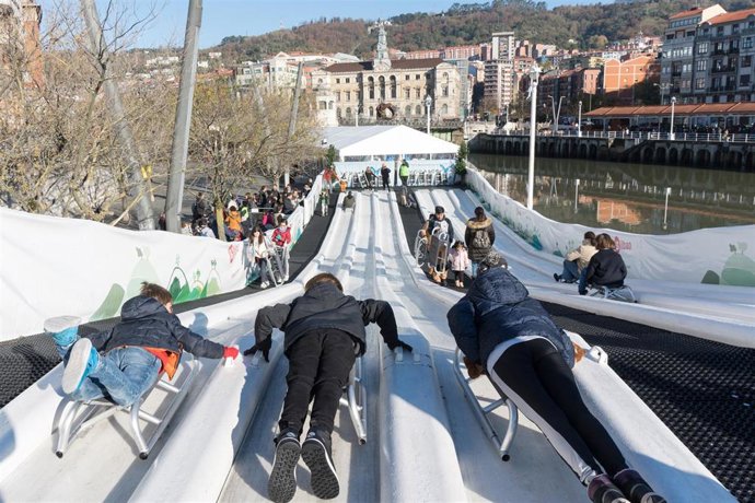 Tobogán de hielo en el Muelle de Ripa