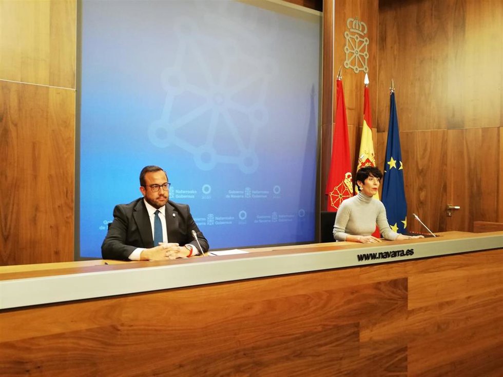 Archivo - Javier Remírez y Elma Saiz en una rueda de prensa.