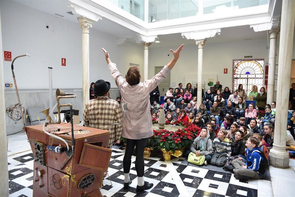 Circo, humor, magia y zambombas flamencas, en el Circuito de Navidad de la Diputación de Granada.