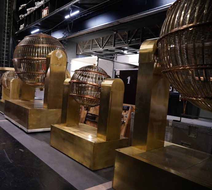 Los bombos del Sorteo Extraordinario de Navidad 2022 ya están en el Teatro Real de Madrid bajo "estricta" vigilancia