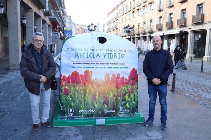 El concejal de Medio Ambiente, Ángel Galindo, junto con el presidente de la Asociación Parkinson Segovia, Javier Herrero.