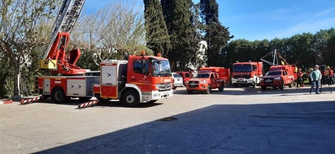 Camiones estacionados en el parque de Bomberos de Inca.