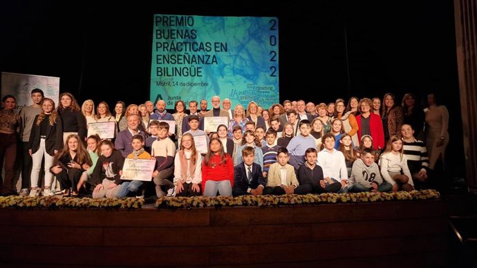 El Teatro Calderón de la Barca ha acogido un acto con la viceconsejera de Desarrollo Educativo y Formación Profesional, Macarena O'Neill, y la alcaldesa de Motril, Luisa García Chamorro
