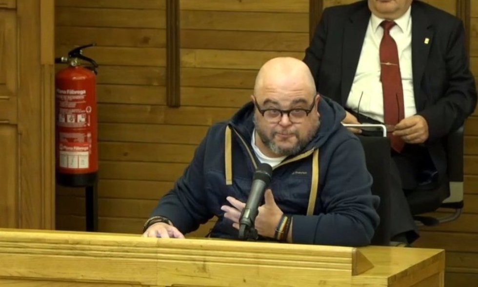 Mané Fernánde Noriega (Xega),  durante su intervención en el Pleno Municipal de Gijón