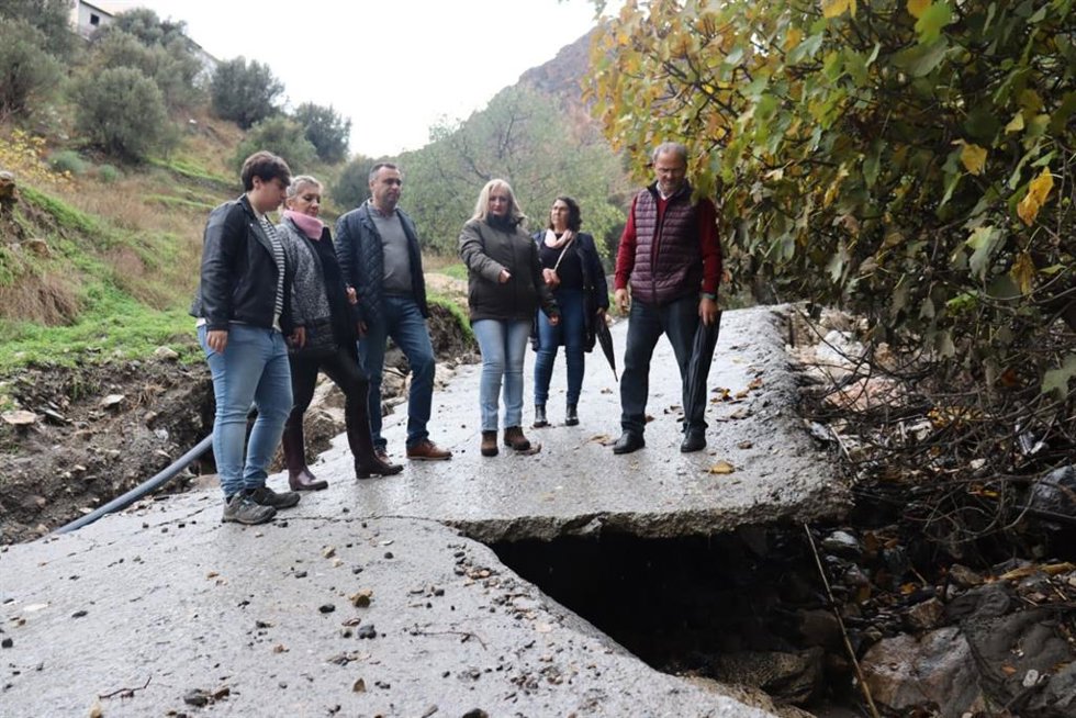 Visita del PP a Ízbor al hilo de la falta de agua potable tras las riadas