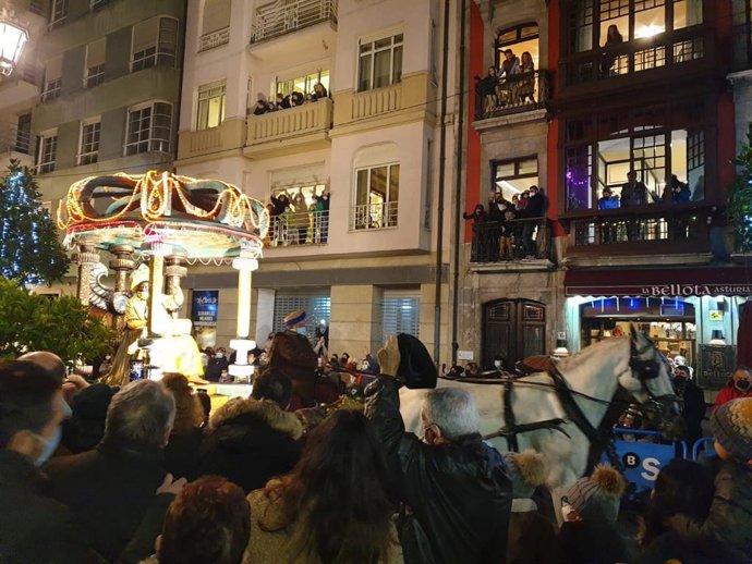 Archivo - Cabalgata de Reyes Magos de Oviedo del año 2022.