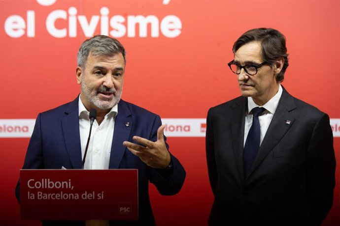 Archivo - El teniente de alcalde de Barcelona, Jaume Collboni; comparece junto a el líder del PSC, Salvador Illa; tras una conversación mantenida por miembros del PSC en la sede del partido, a 15 de julio de 2022, en Barcelona, Catalunya (España).