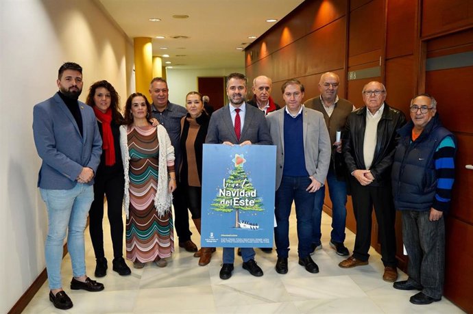 El concejal del distrito Málaga Este, Carlos Conde, presenta la programación de actividades navideñas en los barrios de la zona