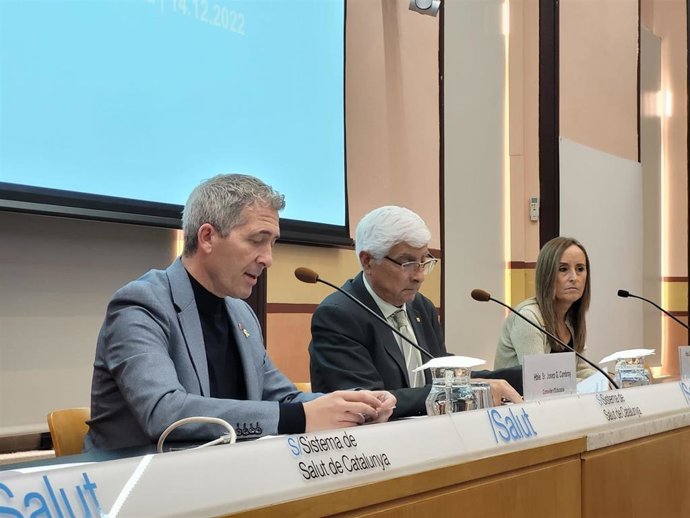 De izquierda a derecha, los consellers Josep Gonzlez Cambray, Manel Balcells y la directora del servicio de psiquiatría infantil del Hospital Parc Taulí, Montserrat Pmies.