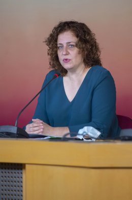 Archivo - La concejala de Más Madrid Esther Gómez ofrece una rueda de prensa en la Plaza de la Villa