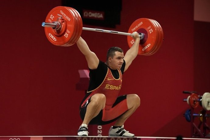 Archivo - El halterófilo español Marcos Ruiz durante los Juegos de Tokio