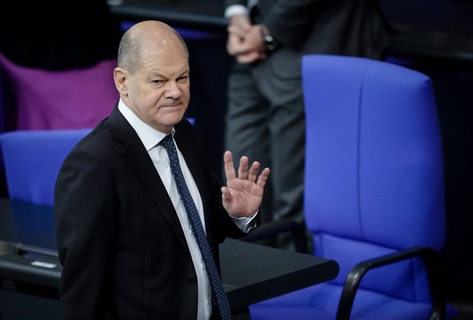 14 December 2022, Berlin: German Chancellor Olaf Scholz arrives at the Bundestag session to deliver a government statement on the EU Council and the EU/Asean Summit. Photo: Kay Nietfeld/dpa