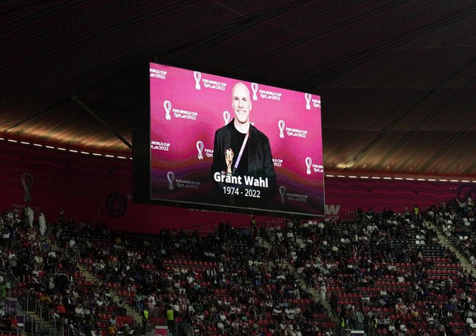 10 December 2022, Qatar, Al Khor: A tribute to the late sports journalist Grant Wahl on the big screen ahead of the FIFA World Cup Qatar 2022 Quarter-Final soccer match between England and France at the Al Bayt Stadium. Photo: Peter Byrne/PA Wire/dpa