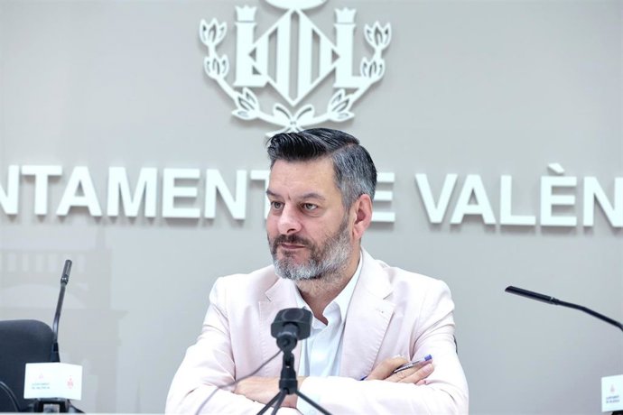 Archivo - El concejal de Cultura Festiva y Comercio en Valncia, Carlos Galiana.