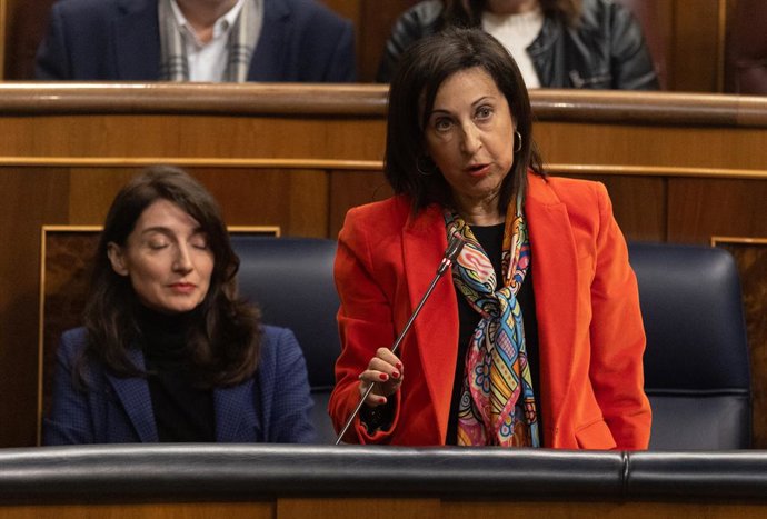 La ministra de Defensa, Margarita Robles, interviene durante una sesión plenaria en el Congreso de los Diputados, a 14 de diciembre de 2022, en Madrid (España). El PP ha aprovechado la sesión de control al Gobierno en el Pleno del Congreso para pedir ex