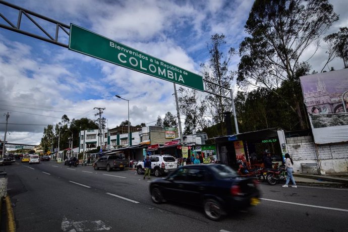 Archivo - Colombia entre Ecuador y Colombia, en el cruce del puente de Rumichaca