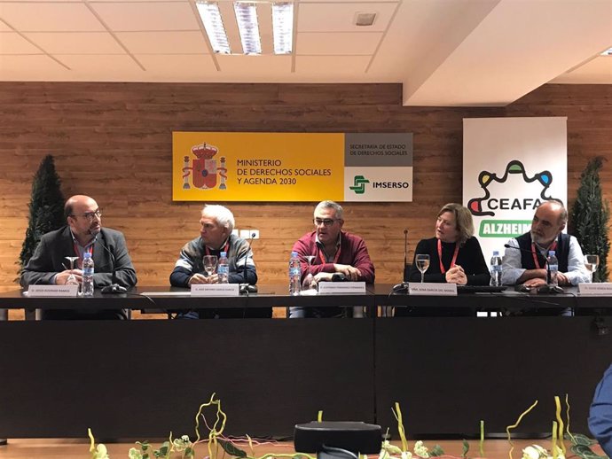 El Panel de Expertos de Personas con Alzheimer (PEPA) promovido por la Confederación Española de Alzheimer (CEAFA), formado por personas menores de 65 años con esta demencia