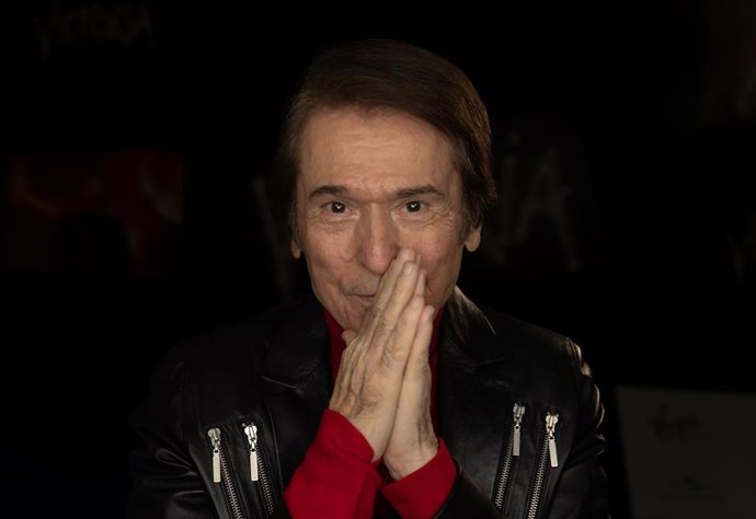 El cantante Raphael, archivo