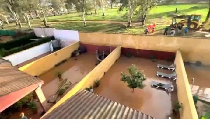 Inundaciones en las viviendas de Campo Alegre de Alcalá de Guadaíra.