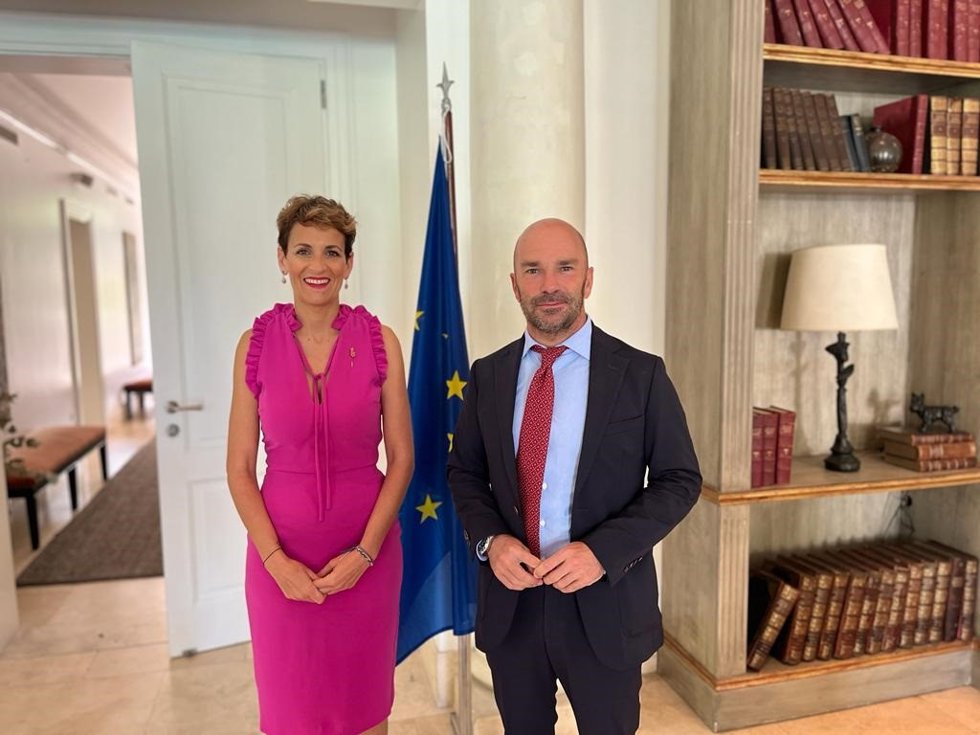 La presidenta Chivite con el embajador de la UE en Argentina, Amador Sánchez Rico