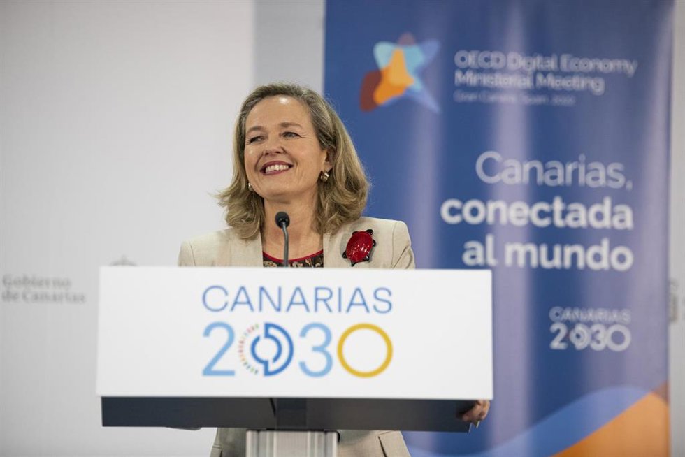 La vicepresidenta primera y ministra de Asuntos Económicos y Transformación Digital, Nadia Calviño, durante una rueda de prensa, en la sede de Presidencia del Ejecutivo regional, a 13 de diciembre de 2022, en Las Palmas de Gran Canaria, Las Palmas