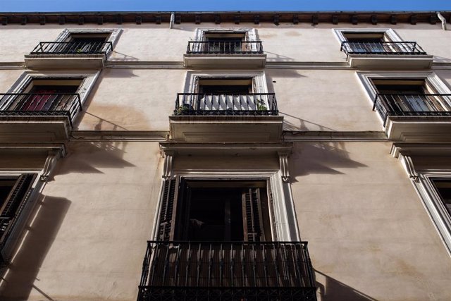 Archivo - Varios balcones del palacio de la Infanta Carlota, en Madrid.